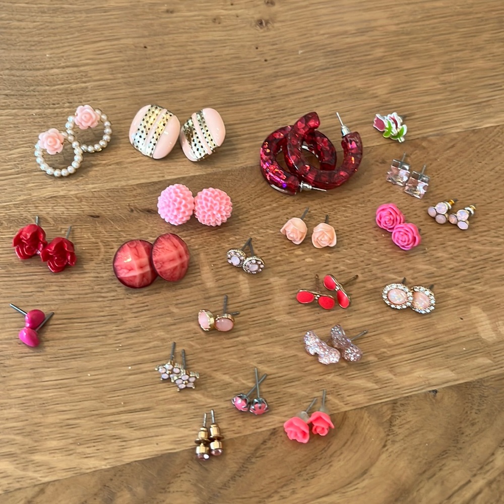 21 pair of PINK stud earrings! Make a statement! Perfect condition!